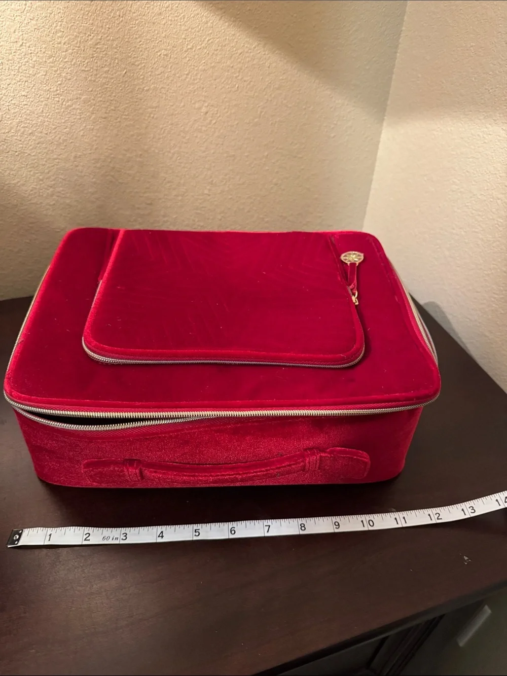 Estee Lauder Red Velvet Star-Quilted Cosmetic Carry Case never used